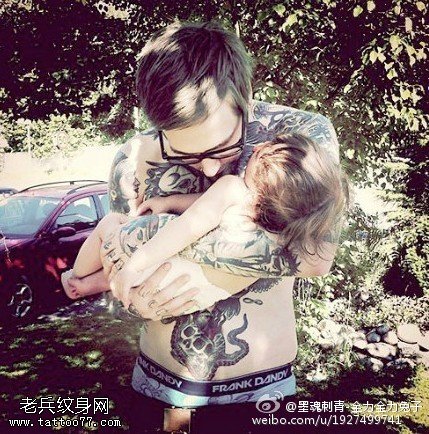 欧美风时尚刺青的家长纹身图案