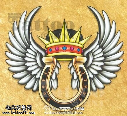 彩绘皇冠翅膀纹身图案