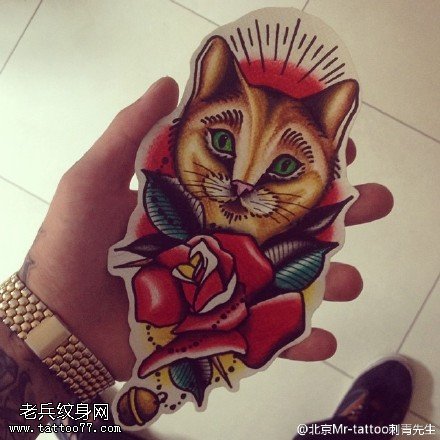 可爱的招财猫玫瑰花纹身图案