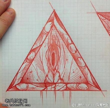 彩绘抽象三角纹身图案