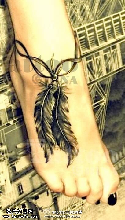 脚面上羽毛纹身图案