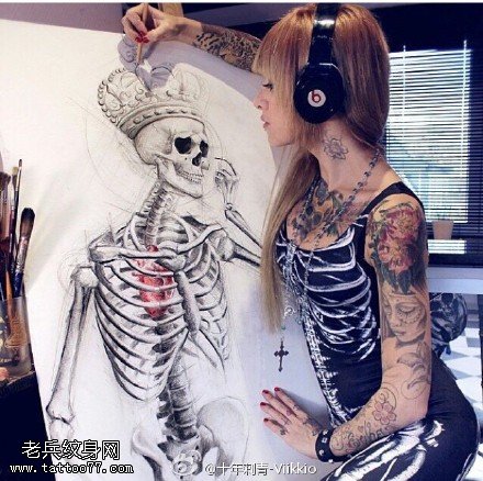 经典素描骷髅皇冠纹身图案