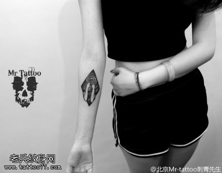 胳膊上小图腾纹身图案