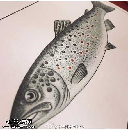 手绘一条大鱼纹身图案
