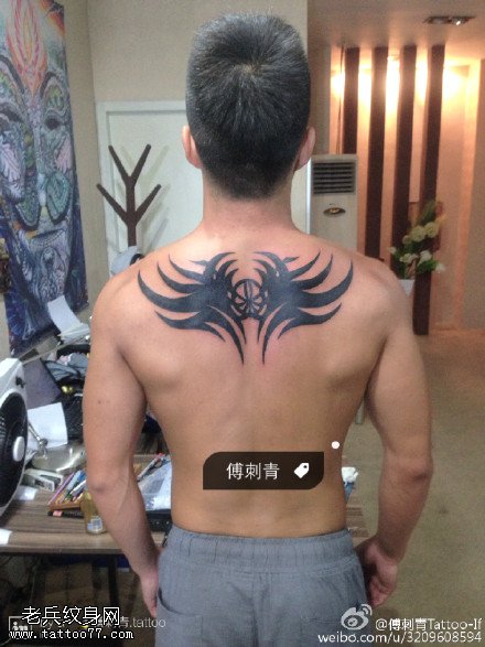背部经典黑灰图腾纹身图案