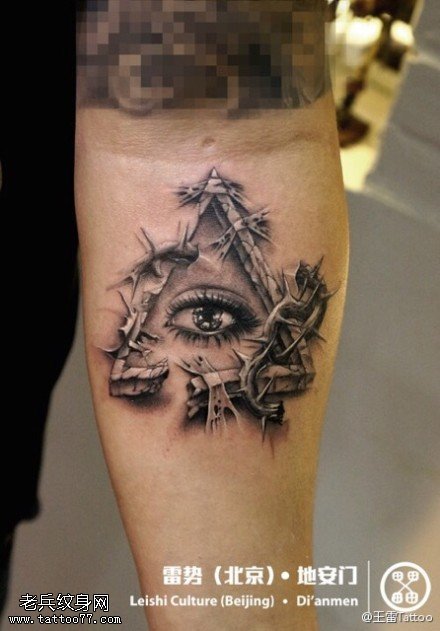 清澈形象眼纹身图案