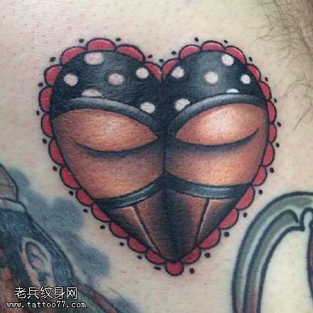 欧美风藏宝心纹身图案