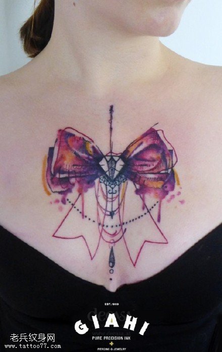 脖子上水墨蝴蝶结纹身图案