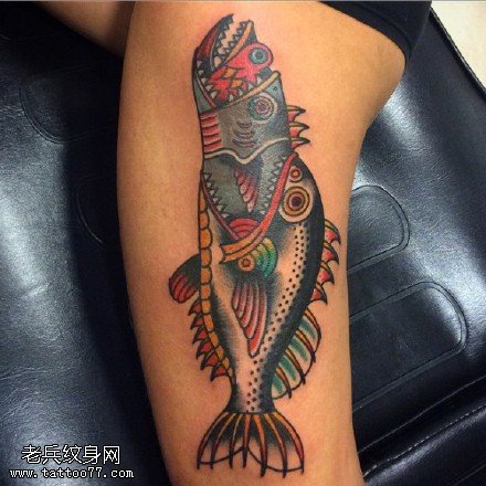 彩绘古典鱼纹身图案