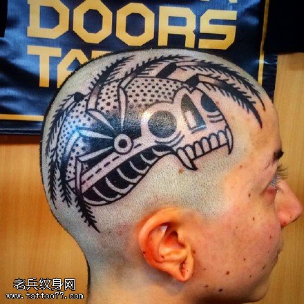 头部甲壳虫刺青纹身图案