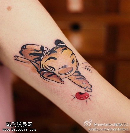 橘色小迷你老虎可爱纹身图案