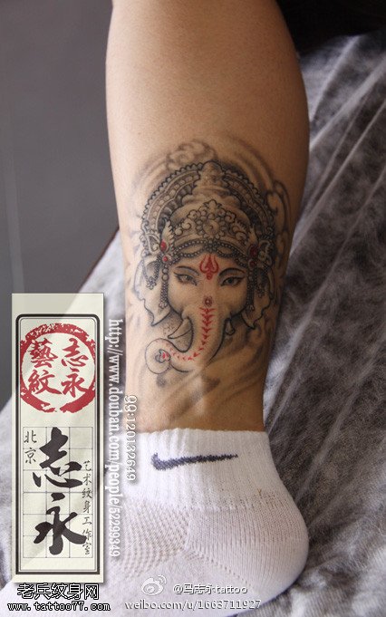 腿部墨色迷你象神纹身图案