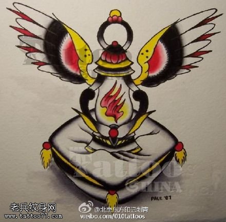 漂亮的双翅水彩手稿纹身图案