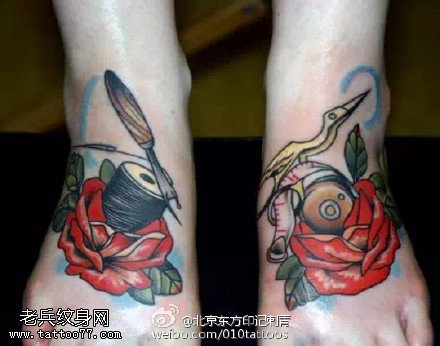 炙热的血红玫瑰纹身图案