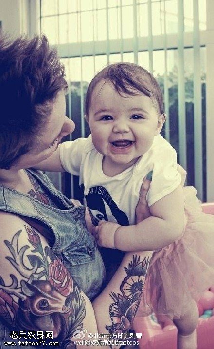 辣妈彩色可爱的小鹿纹身图案