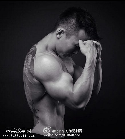 肌肉男经典纹身图案