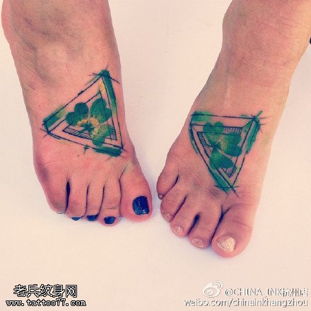 水墨风格几何三角形纹身图案