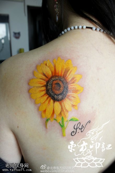 夏日清爽的向日葵纹身图案
