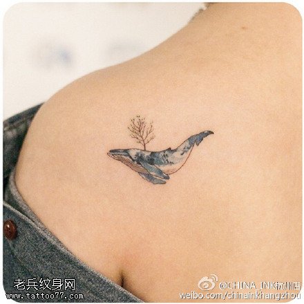 水墨小海豚纹身图案