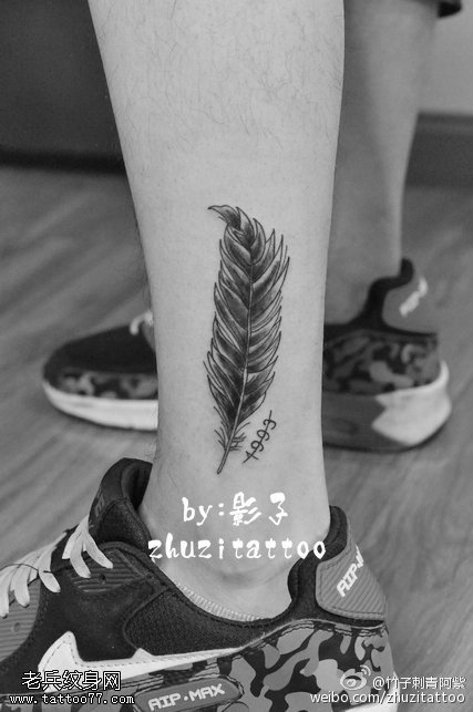 简单清爽的羽毛纹身图案