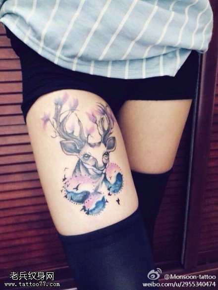 腿部彩色泼墨羚羊纹身图