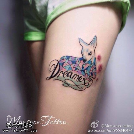 腿部彩色鹿花纹身图案