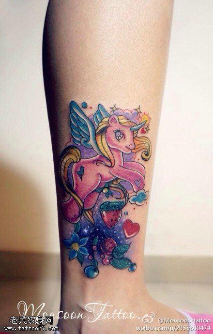 腿部彩色水果独角兽纹身图案
