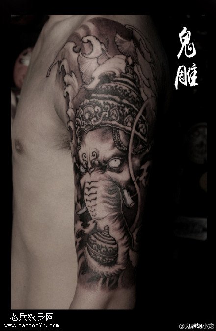 胳膊墨色素描象神纹身图案