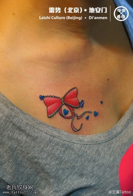 红色漂亮蝴蝶结纹身图案