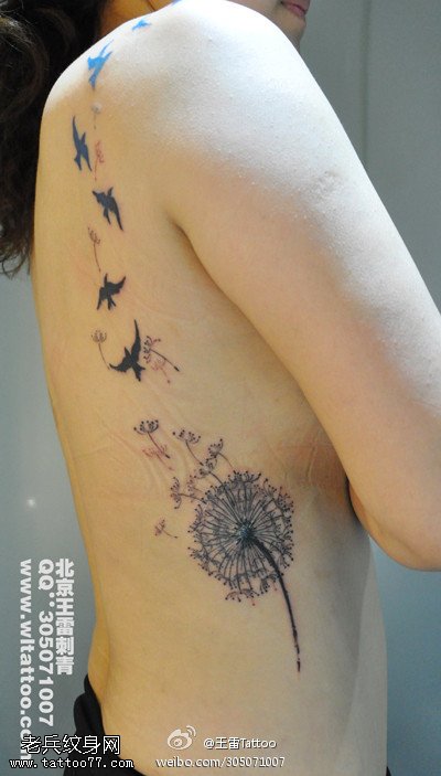 随风飘动蒲公英纹身图案