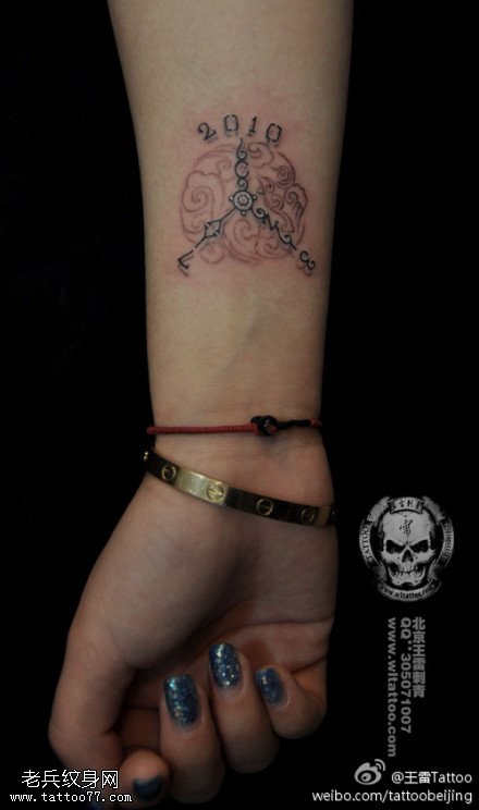 精致优美钟表纹身图案