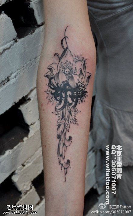 帅气骷髅头花纹身图案