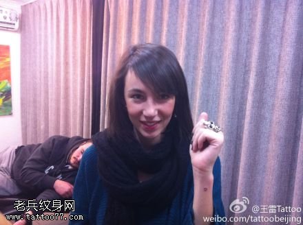 小巧精致红心纹身图案