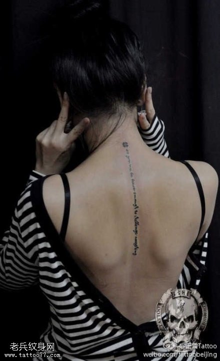 黑色精致英文纹身图案