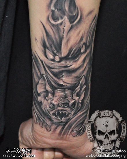 黑色炫酷蝙蝠纹身图案