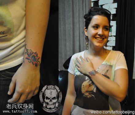 彩色唯美莲花纹身图案