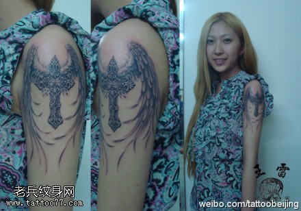 霸气十字架翅膀纹身图案