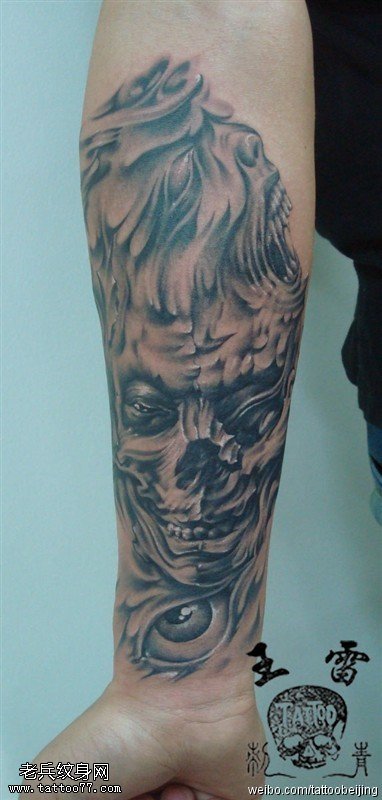 面部狰狞骷髅头纹身图案