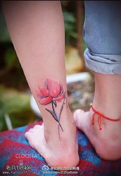 水墨漂亮的鲜花纹身图案