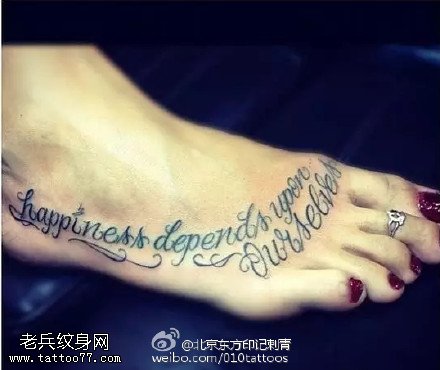 脚部经典的花体英文纹身图案