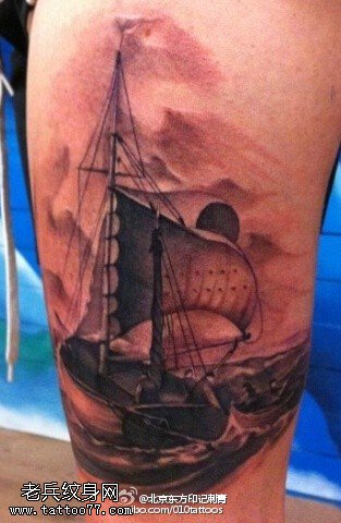 逼真写实的小帆船纹身图案