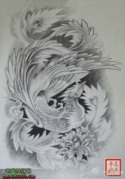 姿态华美的孔雀手稿纹身图案