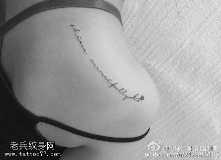 肩膀点刺连体小英文纹身图案