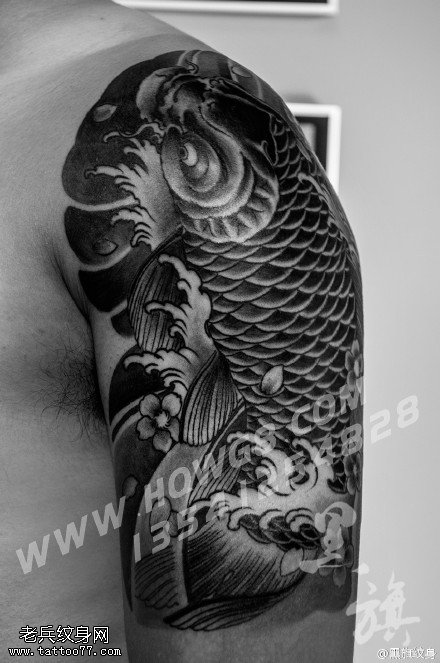 肩膀经典锦鲤纹身图案