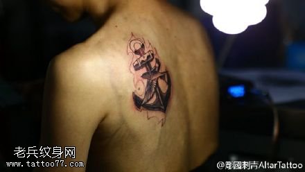 肩膀经典船锚纹身图案