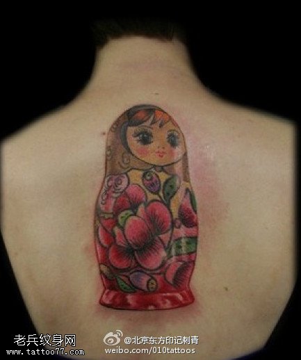 背部彩绘娃娃纹身图案