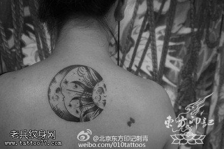 背部太阳月亮纹身图案