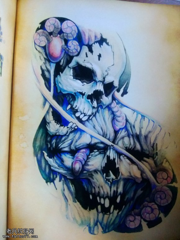 个性的彩色骷髅纹身图案