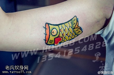 彩绘可爱的小鲤鱼纹身图案