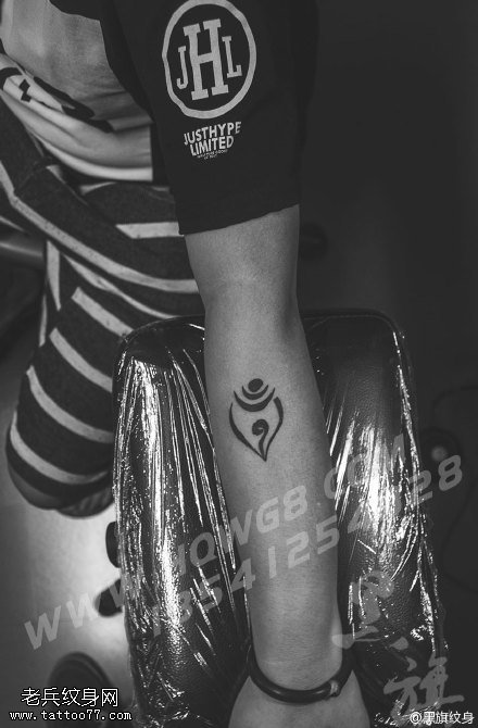 简单的田螺纹身图案